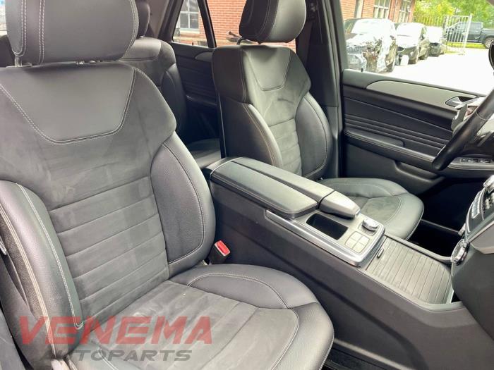 Mercedes ML III 3.0 ML-350 BlueTEC V6 24V 4-Matic Sloopvoertuig (2014, Metallic, Donker, Zilvergrijs, Grijs)