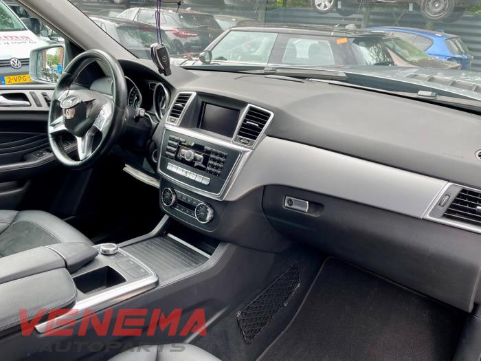 Mercedes ML III 3.0 ML-350 BlueTEC V6 24V 4-Matic Sloopvoertuig (2014, Metallic, Donker, Zilvergrijs, Grijs)