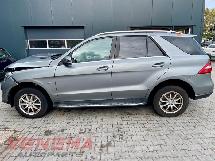 Mercedes ML III 3.0 ML-350 BlueTEC V6 24V 4-Matic Sloopvoertuig (2014, Metallic, Donker, Zilvergrijs, Grijs)