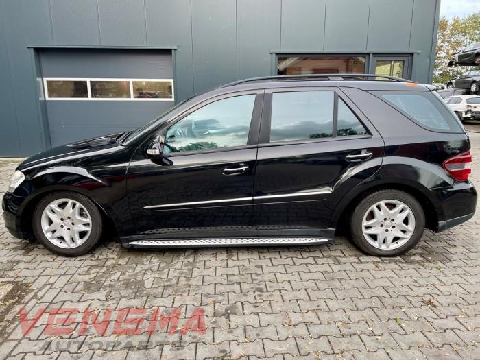 Mercedes ML II 3.0 ML-280 CDI 4-Matic V6 24V Sloopvoertuig (2008, Metallic, Zwart)