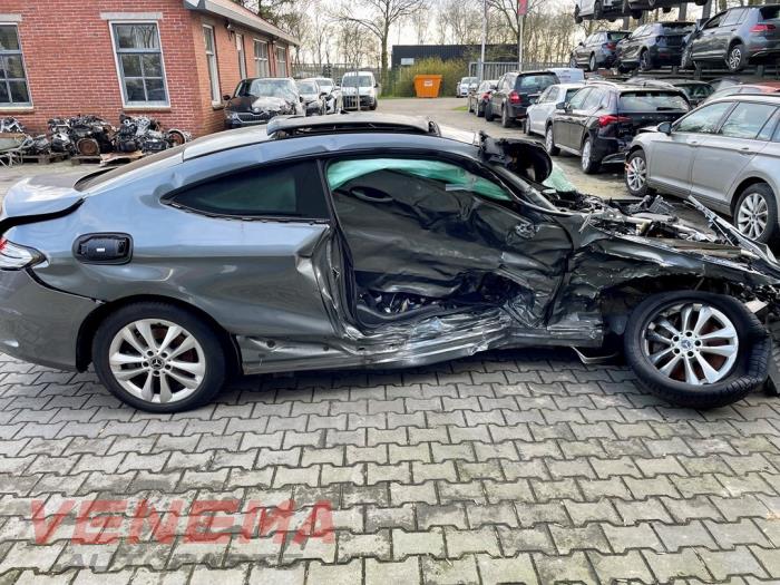 Mercedes C C-300 2.0 Turbo 16V Sloopvoertuig (2019, Metallic, Grijs)