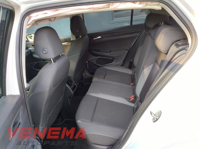 Volkswagen Golf VIII 1.0 eTSI 12V Sloopvoertuig (2022, Wit)