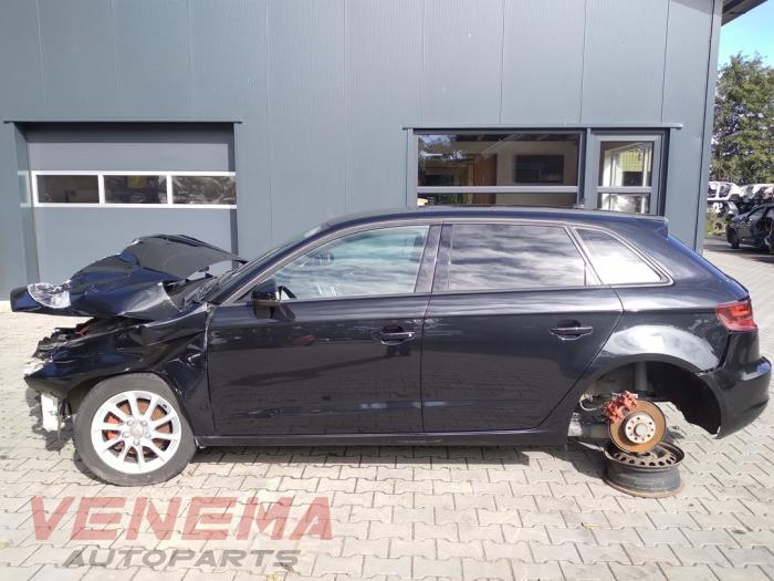 Audi A3 Sportback 1.6 TDI 16V Sloopvoertuig (2015, Metallic, Zwart)