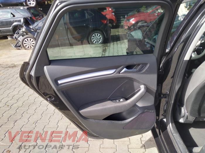 Audi A3 Sportback 1.6 TDI 16V Sloopvoertuig (2015, Metallic, Zwart)