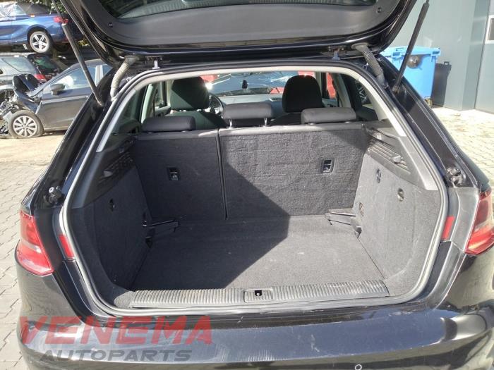 Audi A3 Sportback 1.6 TDI 16V Sloopvoertuig (2015, Metallic, Zwart)