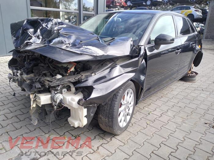 Audi A3 Sportback 1.6 TDI 16V Sloopvoertuig (2015, Metallic, Zwart)