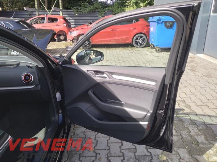 Audi A3 Sportback 1.6 TDI 16V Sloopvoertuig (2015, Metallic, Zwart)