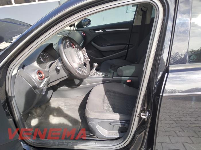 Audi A3 Sportback 1.6 TDI 16V Sloopvoertuig (2015, Metallic, Zwart)