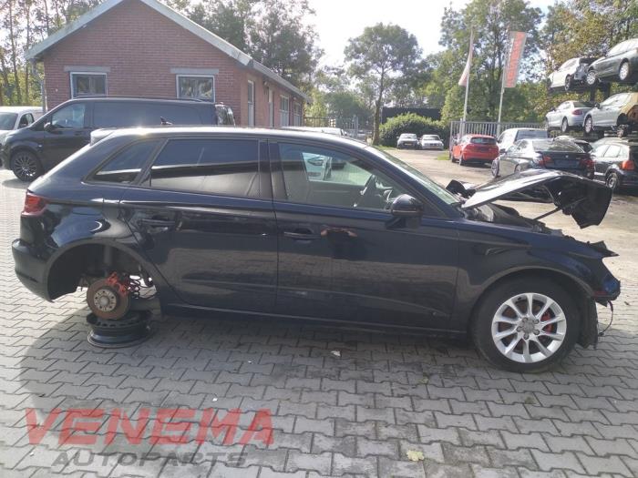 Audi A3 Sportback 1.6 TDI 16V Sloopvoertuig (2015, Metallic, Zwart)
