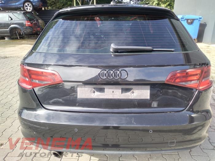 Audi A3 Sportback 1.6 TDI 16V Sloopvoertuig (2015, Metallic, Zwart)