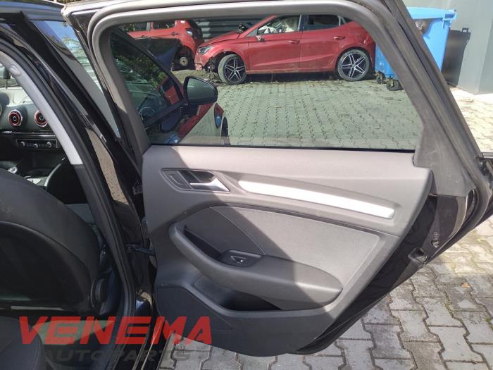 Audi A3 Sportback 1.6 TDI 16V Sloopvoertuig (2015, Metallic, Zwart)