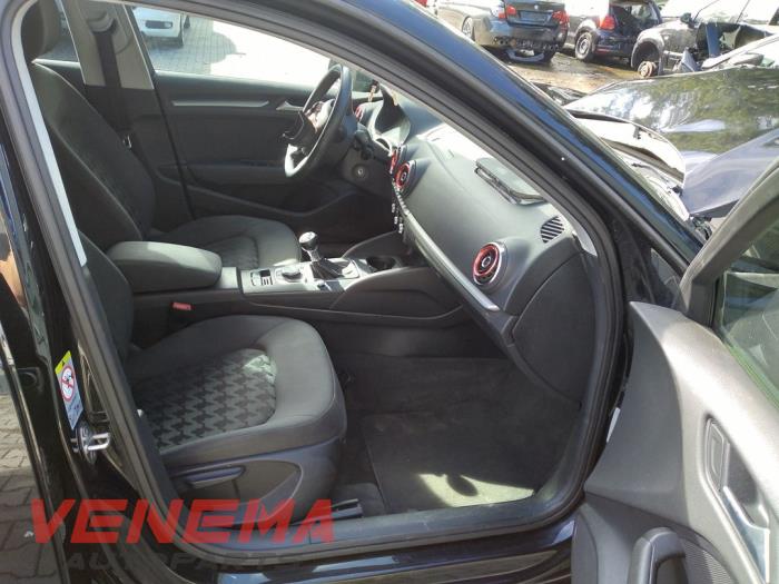 Audi A3 Sportback 1.6 TDI 16V Sloopvoertuig (2015, Metallic, Zwart)