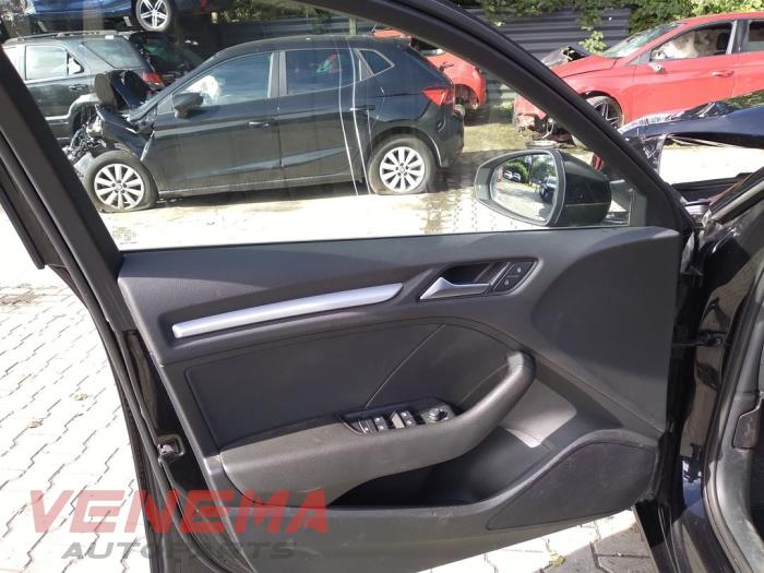 Audi A3 Sportback 1.6 TDI 16V Sloopvoertuig (2015, Metallic, Zwart)