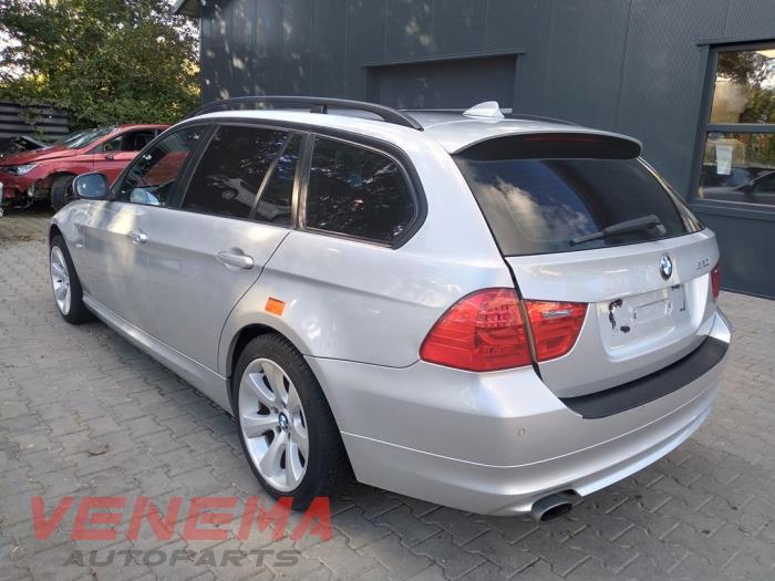 BMW 3 serie Touring 320i 16V Sloopvoertuig (2010, Metallic, Zilvergrijs)