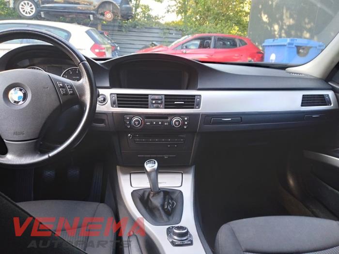 BMW 3 serie Touring 320i 16V Sloopvoertuig (2010, Metallic, Zilvergrijs)