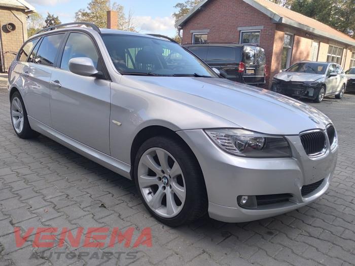 BMW 3 serie Touring 320i 16V Sloopvoertuig (2010, Metallic, Zilvergrijs)