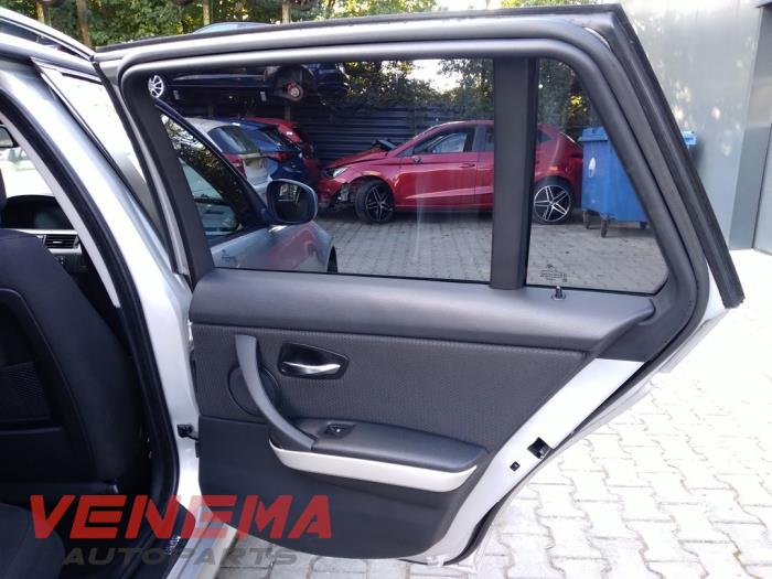 BMW 3 serie Touring 320i 16V Sloopvoertuig (2010, Metallic, Zilvergrijs)