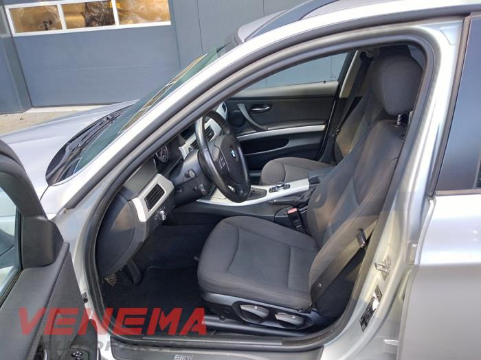 BMW 3 serie Touring 320i 16V Sloopvoertuig (2010, Metallic, Zilvergrijs)