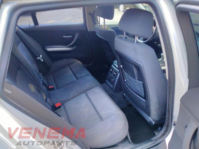 BMW 3 serie Touring 320i 16V Sloopvoertuig (2010, Metallic, Zilvergrijs)