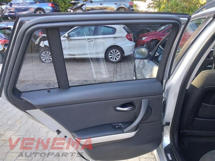 BMW 3 serie Touring 320i 16V Sloopvoertuig (2010, Metallic, Zilvergrijs)