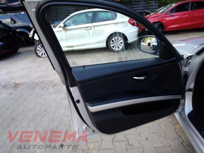 BMW 3 serie Touring 320i 16V Sloopvoertuig (2010, Metallic, Zilvergrijs)