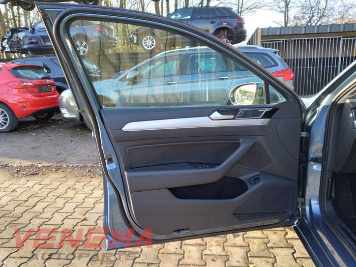 Volkswagen Passat 2.0 TDI 16V 150 Sloopvoertuig (2016, Metallic, Licht, Blauw)