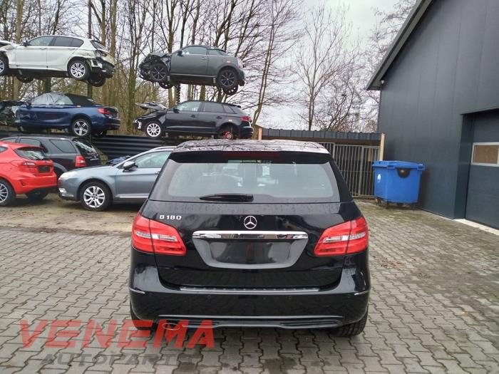 Mercedes B 1.6 B-180 BlueEFFICIENCY Turbo 16V Sloopvoertuig (2013, Metallic, Zwart)