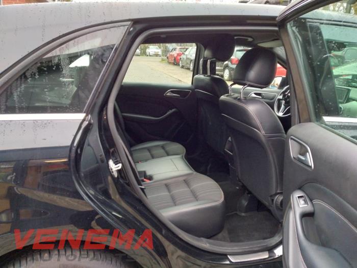 Mercedes B 1.6 B-180 BlueEFFICIENCY Turbo 16V Sloopvoertuig (2013, Metallic, Zwart)