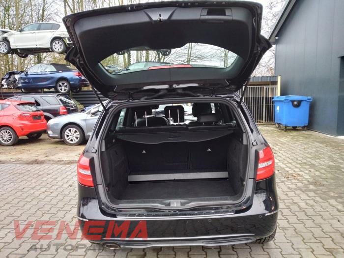 Mercedes B 1.6 B-180 BlueEFFICIENCY Turbo 16V Sloopvoertuig (2013, Metallic, Zwart)