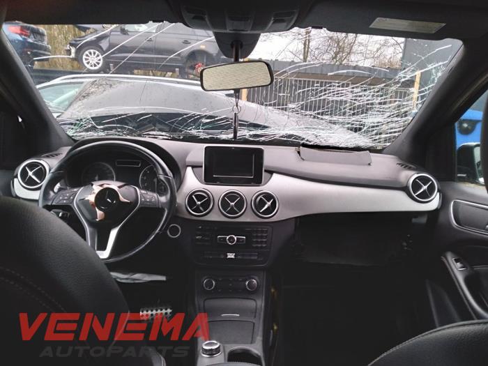 Mercedes B 1.6 B-180 BlueEFFICIENCY Turbo 16V Sloopvoertuig (2013, Metallic, Zwart)