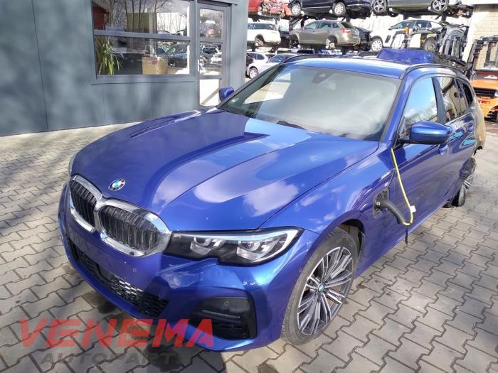 BMW 3 serie Touring 330e xDrive 2.0 TwinPower Turbo 16V Sloopvoertuig (2022, Blauw)