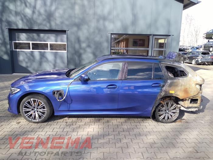 BMW 3 serie Touring 330e xDrive 2.0 TwinPower Turbo 16V Sloopvoertuig (2022, Blauw)