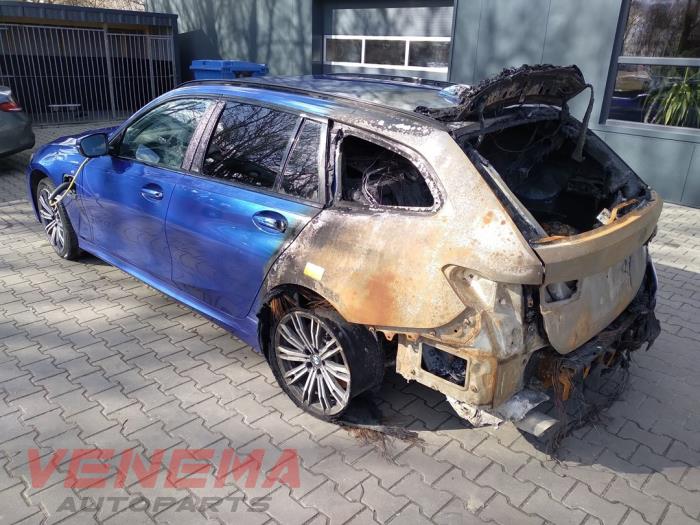 BMW 3 serie Touring 330e xDrive 2.0 TwinPower Turbo 16V Sloopvoertuig (2022, Blauw)