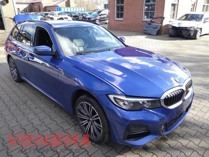 BMW 3 serie Touring 330e xDrive 2.0 TwinPower Turbo 16V Sloopvoertuig (2022, Blauw)