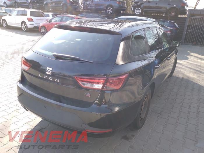 Seat Leon ST 2.0 TDI FR 16V Sloopvoertuig (2017, Metallic, Zwart)