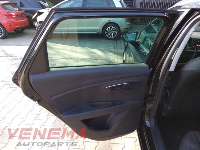 Seat Leon ST 2.0 TDI FR 16V Sloopvoertuig (2017, Metallic, Zwart)