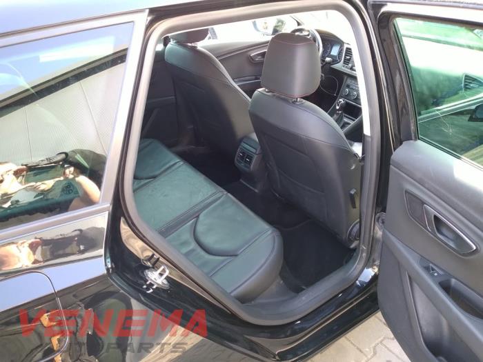 Seat Leon ST 2.0 TDI FR 16V Sloopvoertuig (2017, Metallic, Zwart)