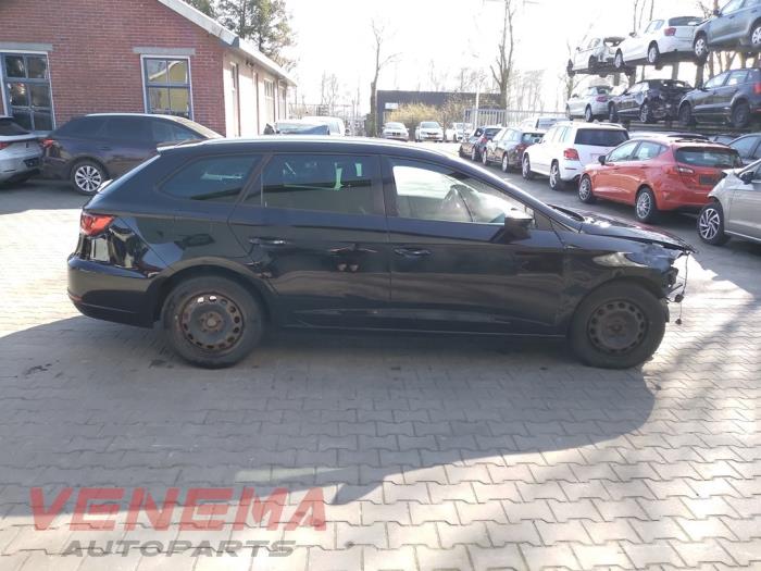 Seat Leon ST 2.0 TDI FR 16V Sloopvoertuig (2017, Metallic, Zwart)