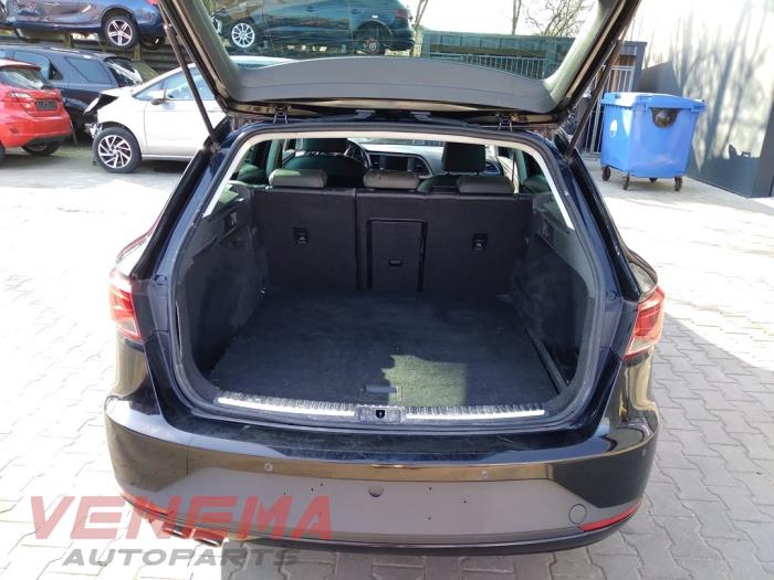 Seat Leon ST 2.0 TDI FR 16V Sloopvoertuig (2017, Metallic, Zwart)