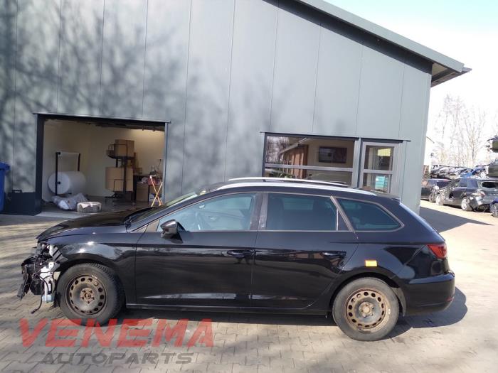 Seat Leon ST 2.0 TDI FR 16V Sloopvoertuig (2017, Metallic, Zwart)