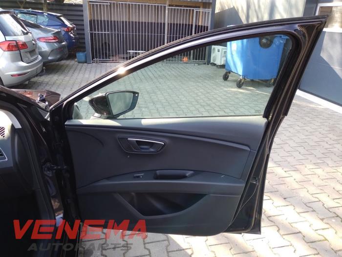 Seat Leon ST 1.6 TDI 16V Sloopvoertuig (2018, Metallic, Paars)