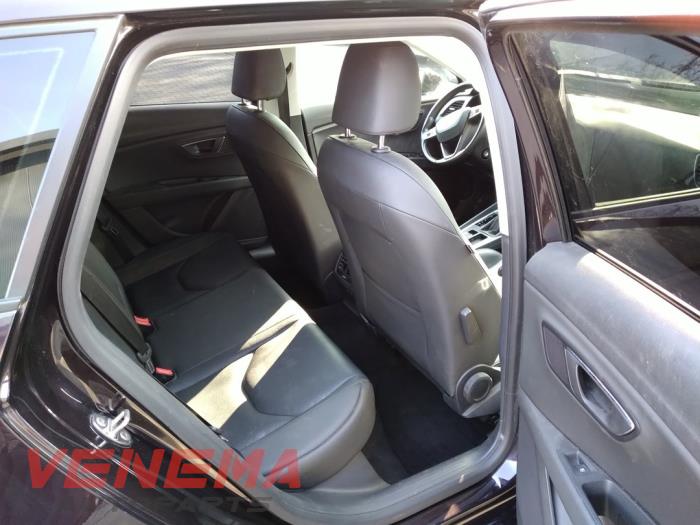 Seat Leon ST 1.6 TDI 16V Sloopvoertuig (2018, Metallic, Paars)