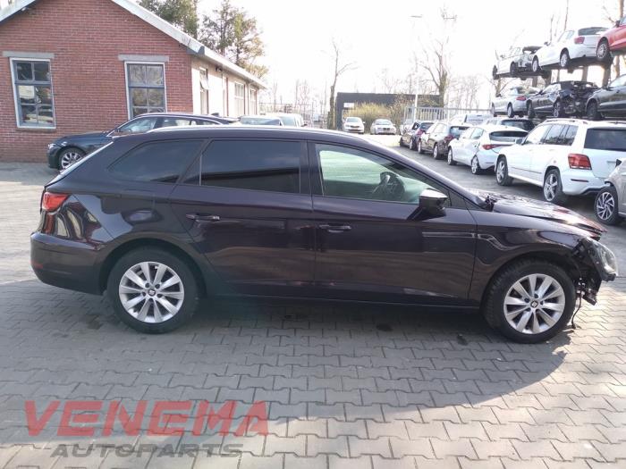 Seat Leon ST 1.6 TDI 16V Sloopvoertuig (2018, Metallic, Paars)