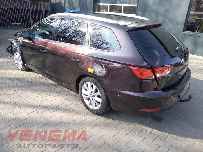 Seat Leon ST 1.6 TDI 16V Sloopvoertuig (2018, Metallic, Paars)