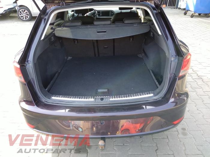 Seat Leon ST 1.6 TDI 16V Sloopvoertuig (2018, Metallic, Paars)
