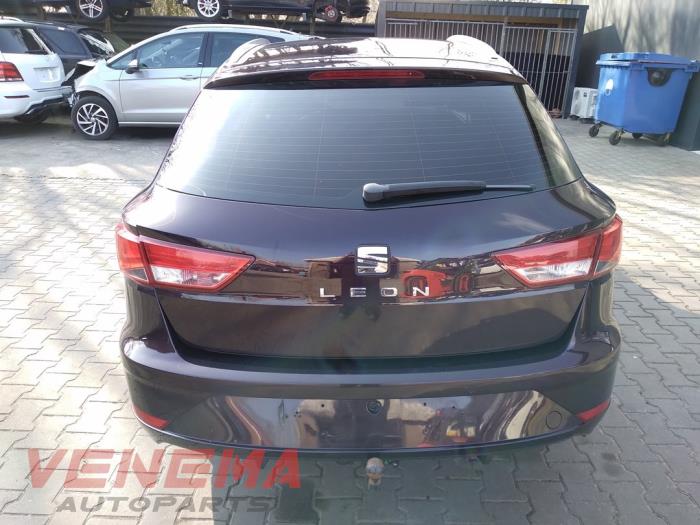 Seat Leon ST 1.6 TDI 16V Sloopvoertuig (2018, Metallic, Paars)