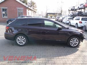 Seat Leon ST 1.6 TDI 16V Sloopvoertuig (2018, Metallic, Paars)