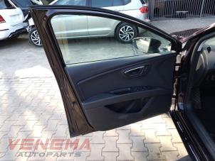 Seat Leon ST 1.6 TDI 16V Sloopvoertuig (2018, Metallic, Paars)