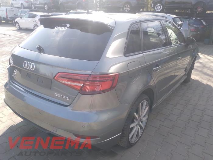 Audi A3 Sportback 1.5 35 TFSI 16V Sloopvoertuig (2019, Metallic, Grijs)