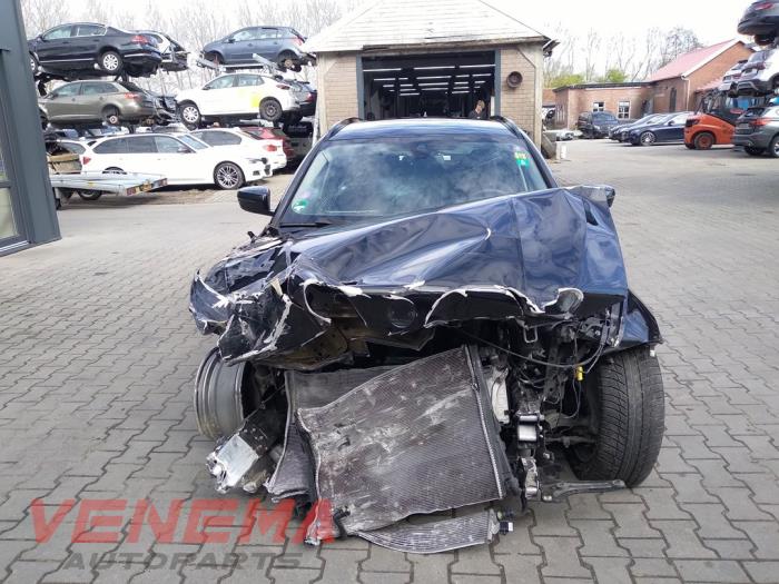 BMW 3 serie Touring 320e xDrive 2.0 TwinPower Turbo 16V Sloopvoertuig (2022, Zwart)